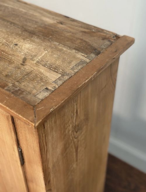 SMALL ANTIQUE PINE CABINET - ADDITIONAL PHOTO 8