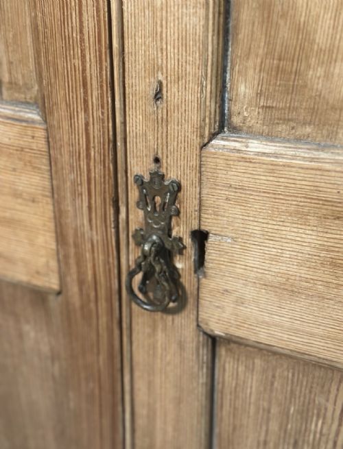 LARGE ANTIQUE PITCH PINE SCHOOL CUPBOARD - ADDITIONAL PHOTO 8
