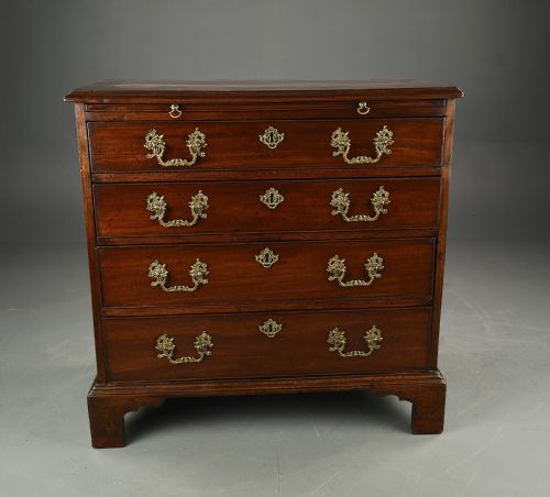 Antique Georgian Mahogany Bachelors Chest of Drawers (Circa 1770)