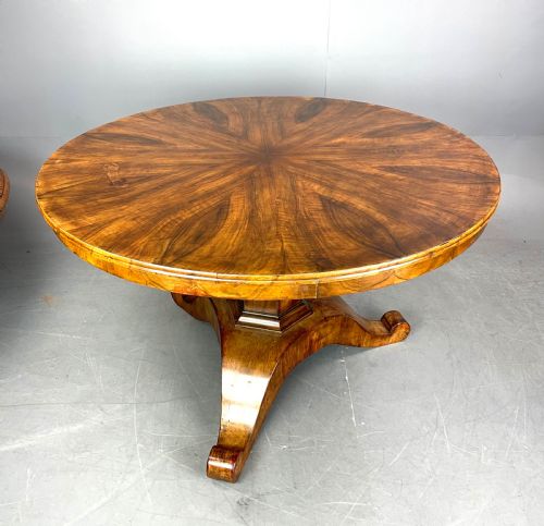 19th Century Figured Walnut Centre / Dining Table