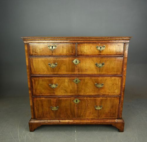 Early Georgian Walnut Chest of Drawers