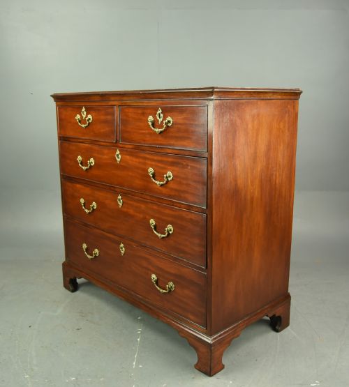 fig 1. Georgian mahogany chest of drawers