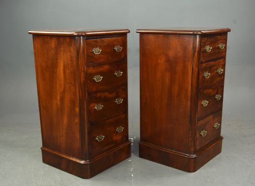 fig 1. Pair of Victorian mahogany bedside chests von drawers