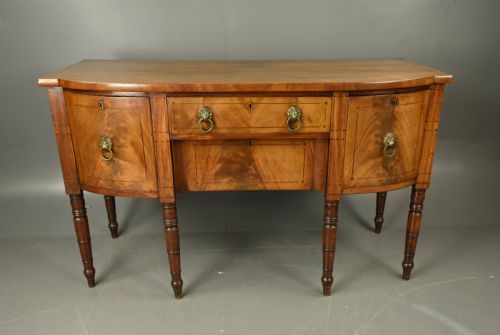 GEORGIAN MAHOGANY SIDEBOARD