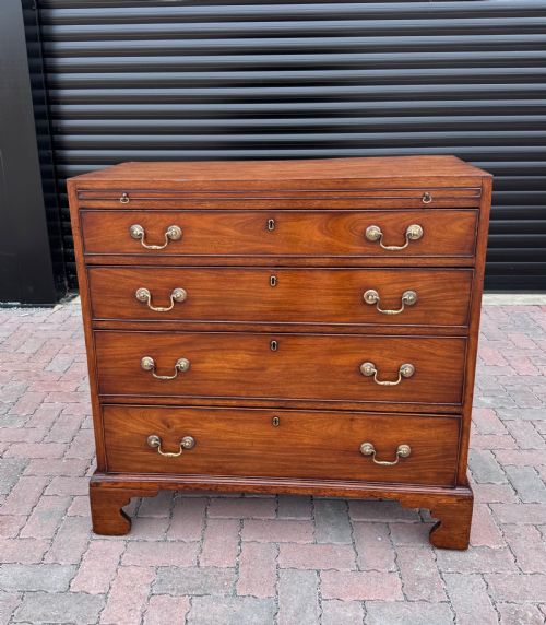 Georgian Mahogany Chest of Drawers