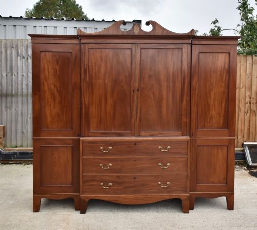 fig 1. Georgian mahogany four door breakfront wardrobe