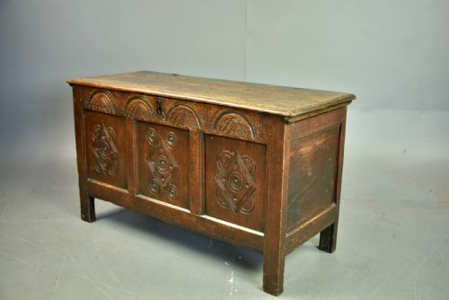 18TH CENTURY CARVED OAK COFFER - ADDITIONAL PHOTO 1