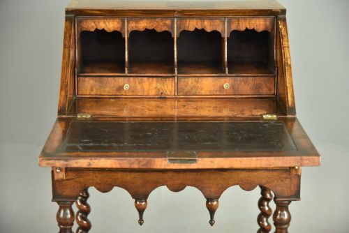 SMALL WALNUT MARQUETRY INLAID QUEEN ANNE STYLE BUREAU - ADDITIONAL PHOTO 2