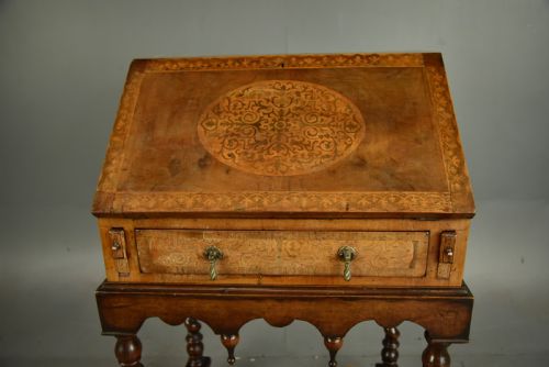 SMALL WALNUT MARQUETRY INLAID QUEEN ANNE STYLE BUREAU - ADDITIONAL PHOTO 6