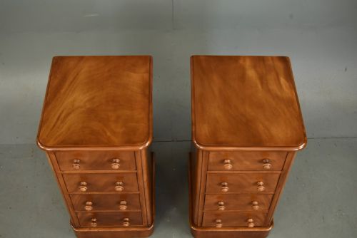 PAIR OF VICTORIAN MAHOGANY BEDSIDE CHESTS OF DRAWERS - ADDITIONAL PHOTO 3