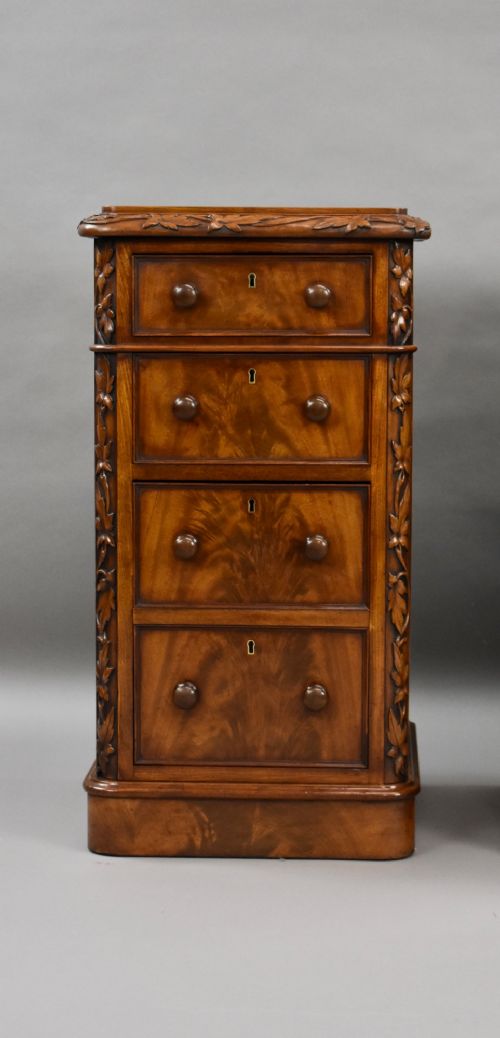 FINE PAIR OF VICTORIAN MAHOGANY BEDSIDE CHESTS OF DRAWERS - ADDITIONAL PHOTO 2