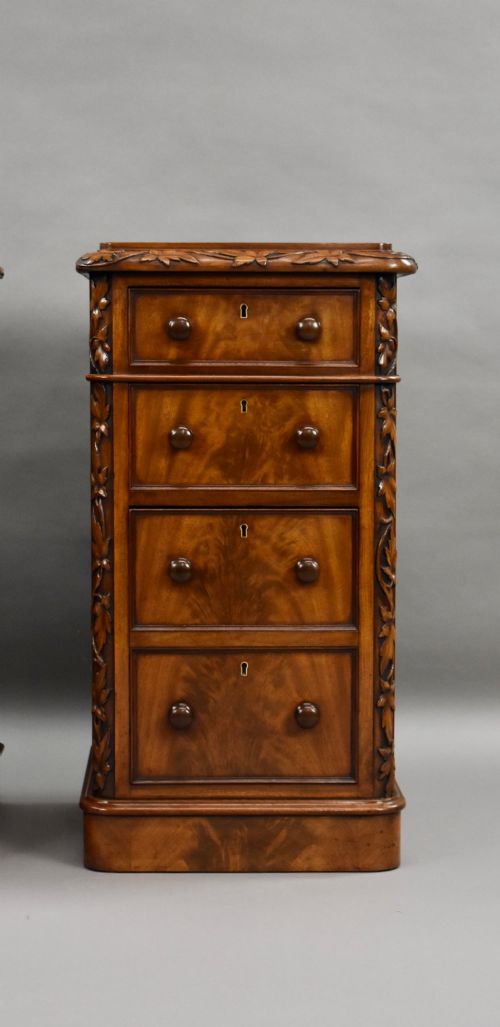 FINE PAIR OF VICTORIAN MAHOGANY BEDSIDE CHESTS OF DRAWERS - ADDITIONAL PHOTO 3