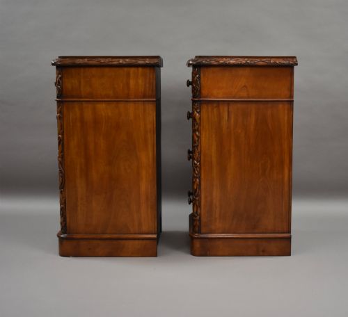 FINE PAIR OF VICTORIAN MAHOGANY BEDSIDE CHESTS OF DRAWERS - ADDITIONAL PHOTO 5