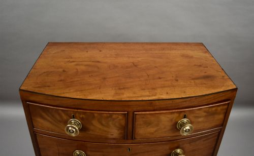 NARROW REGENCY MAHOGANY BOWFRONT CHEST OF DRAWERS - ADDITIONAL PHOTO 4