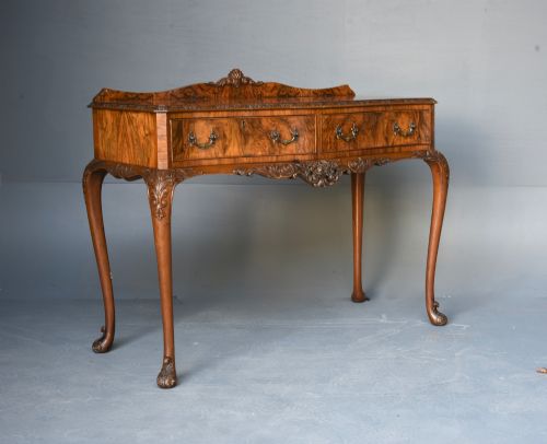 Burr walnut Queen Anne style side table