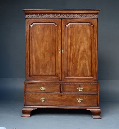 Georgian Mahogany Gentlemens Wardrobe