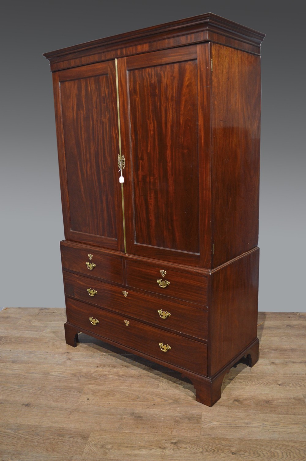 Georgian mahogany Gentleman's  linen press  View III