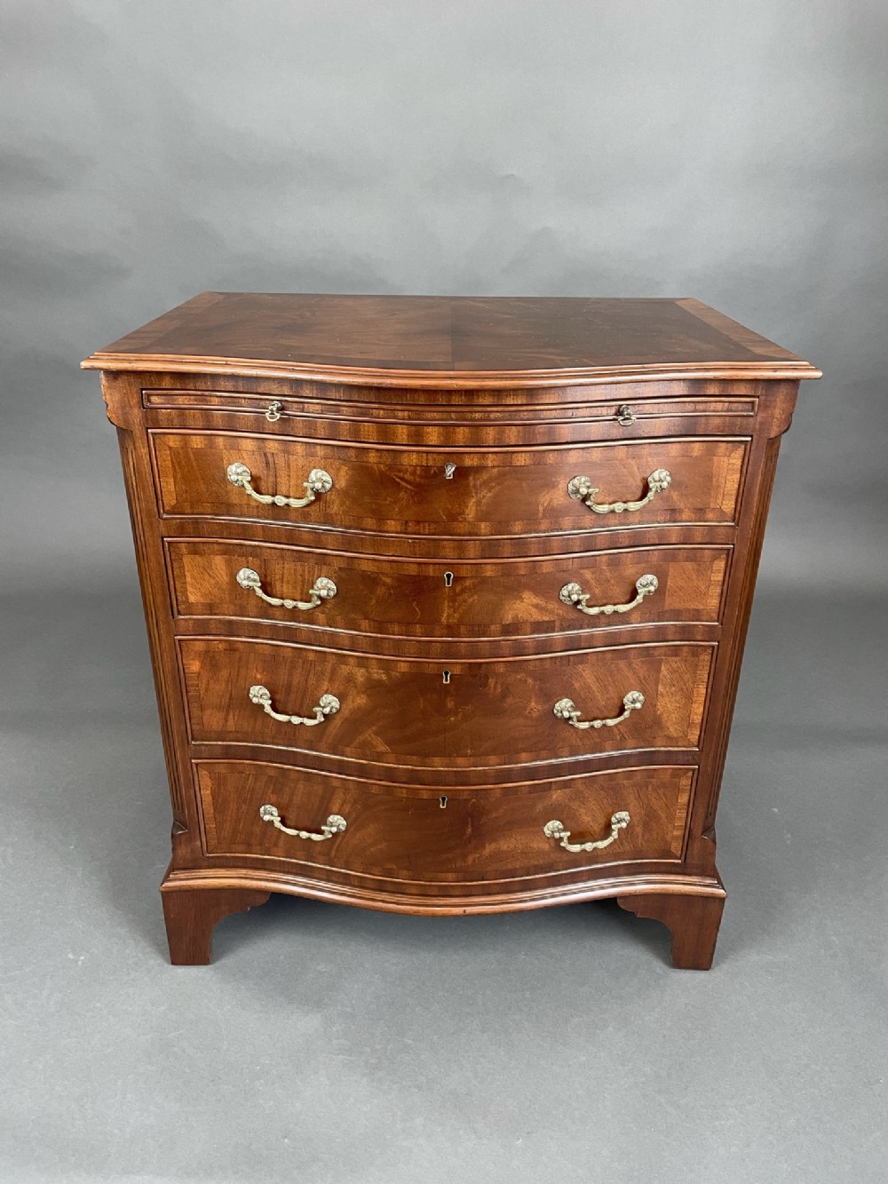 Mahogany Georgian style serpentine chest of drawers 