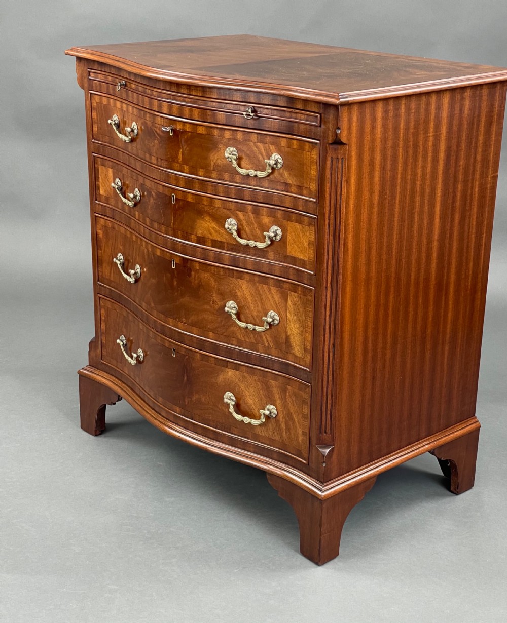 Mahogany Georgian style serpentine chest of drawers  View IV