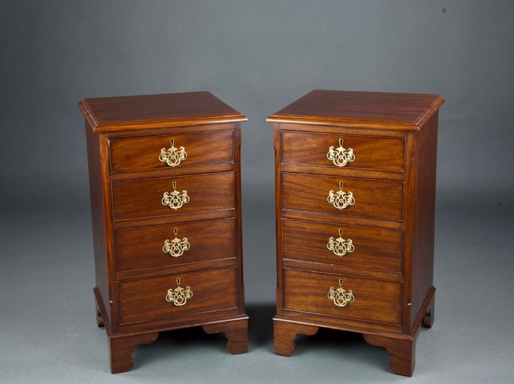Pair of Georgian style mahogany bedside chests of drawers 