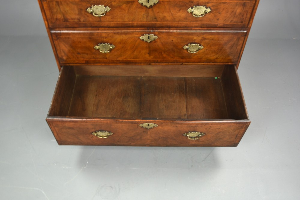 18th century walnut chest of drawers  View VII