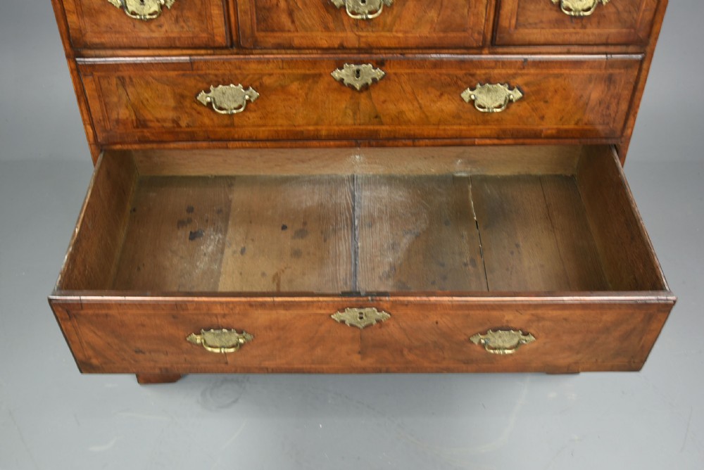 18th century walnut chest of drawers  View VIII