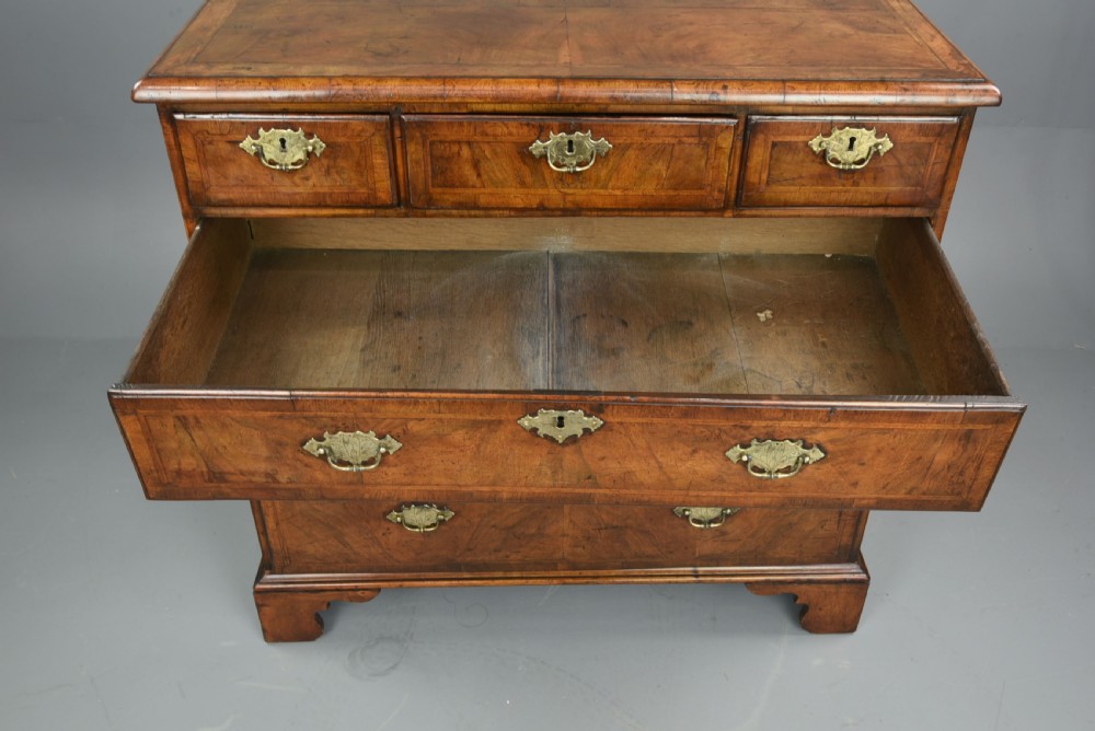 18th century walnut chest of drawers  View IX
