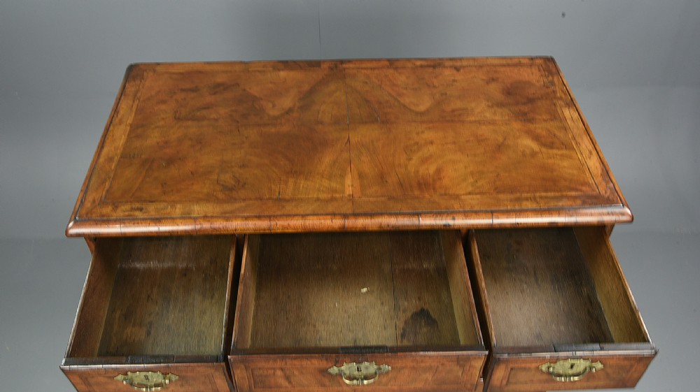 18th century walnut chest of drawers  View X