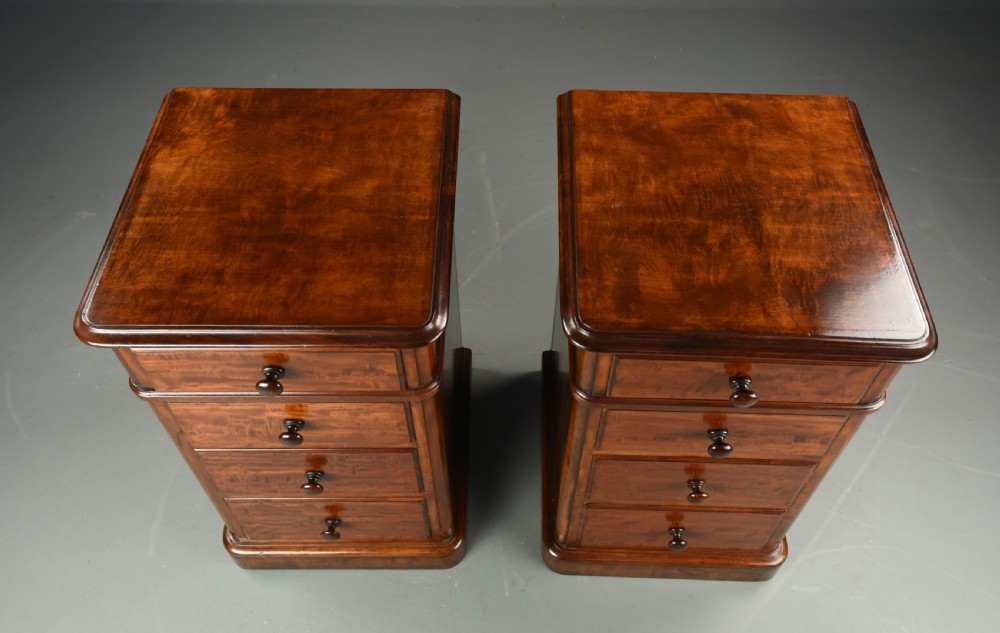 Pair of mahogany bedside chests of drawers Lamb of Manchester  View VII
