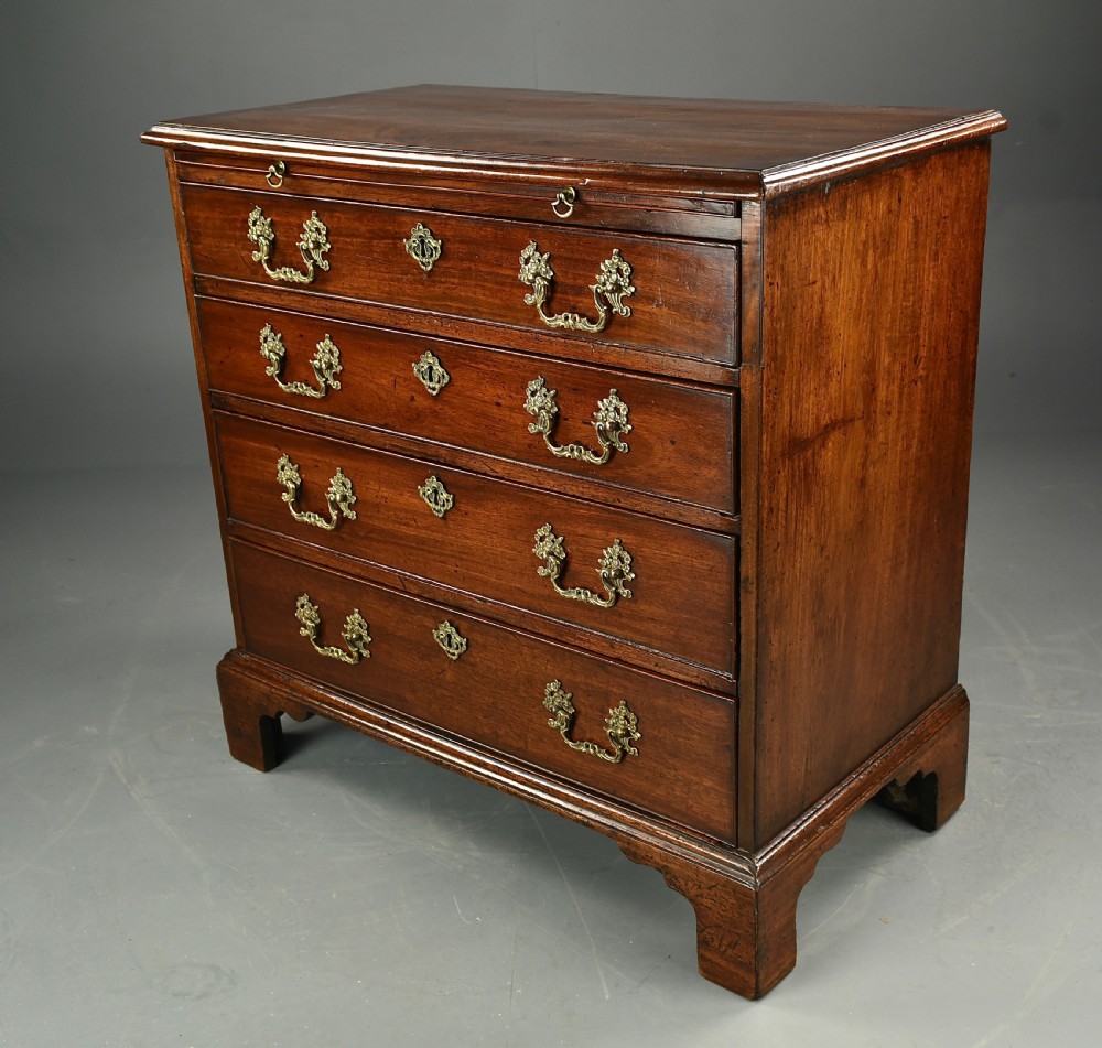 Antique Georgian mahogany Bachelors chest of drawers (circa 1770) View IV