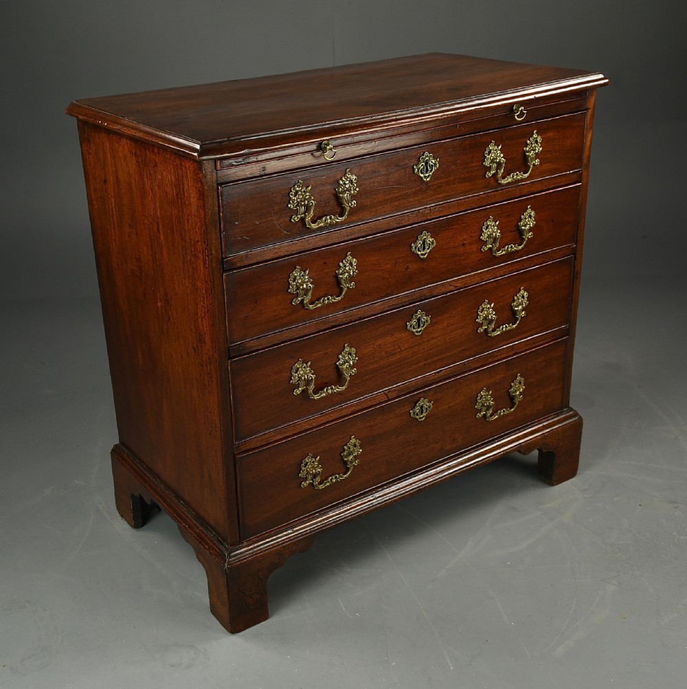 Antique Georgian mahogany Bachelors chest of drawers (circa 1770) View V