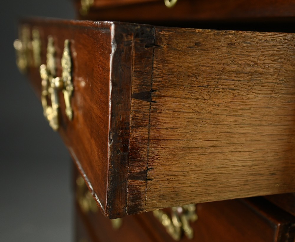 Antique Georgian mahogany Bachelors chest of drawers (circa 1770) View VIII
