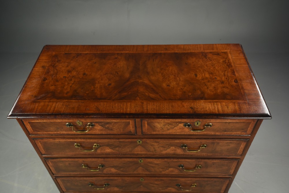 Georgian walnut chest of drawers  View IV