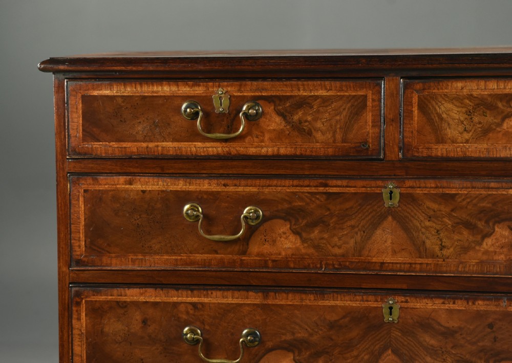 Georgian walnut chest of drawers  View V