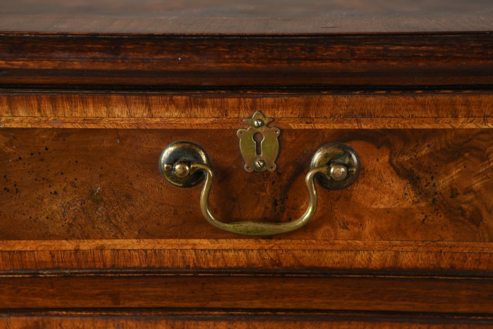 Georgian walnut chest of drawers  View VII