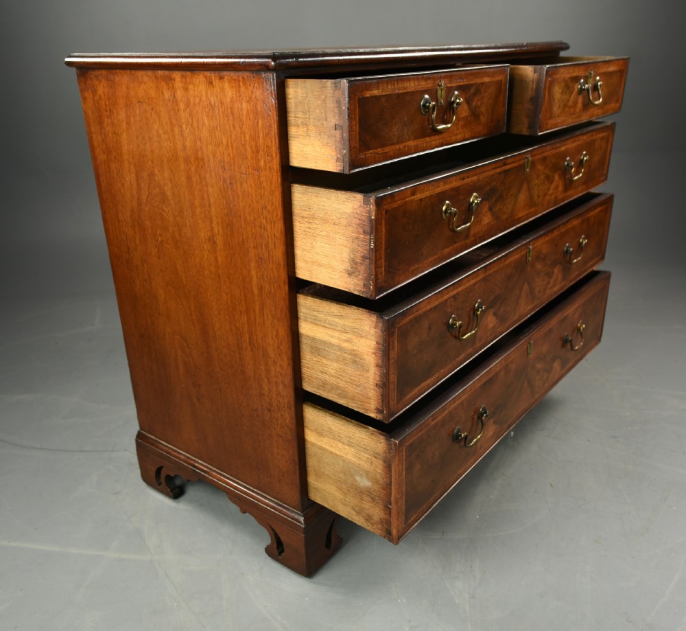 Georgian walnut chest of drawers  View IX