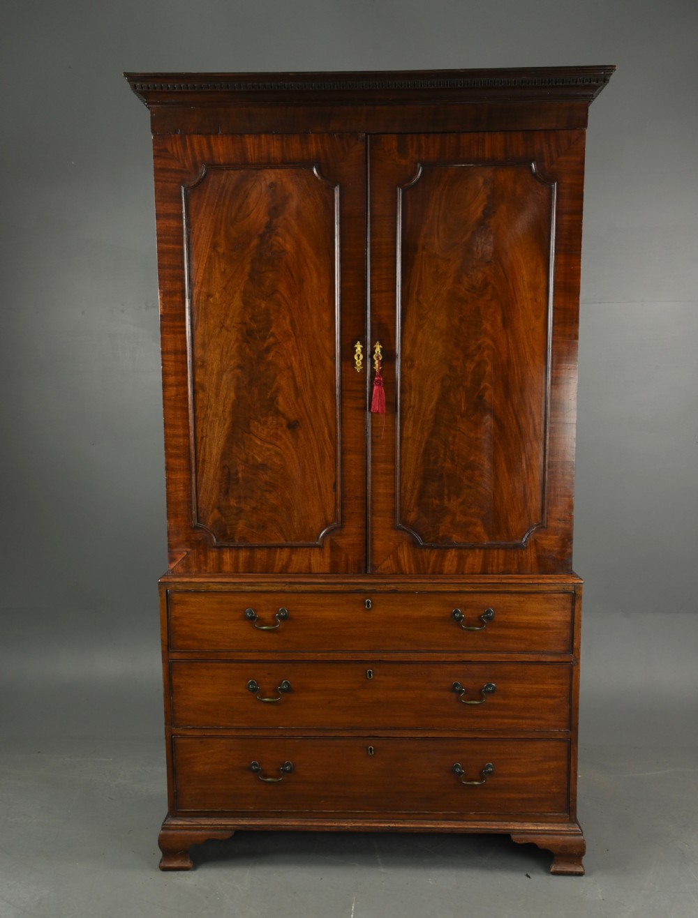 Georgian mahogany wardrobe 