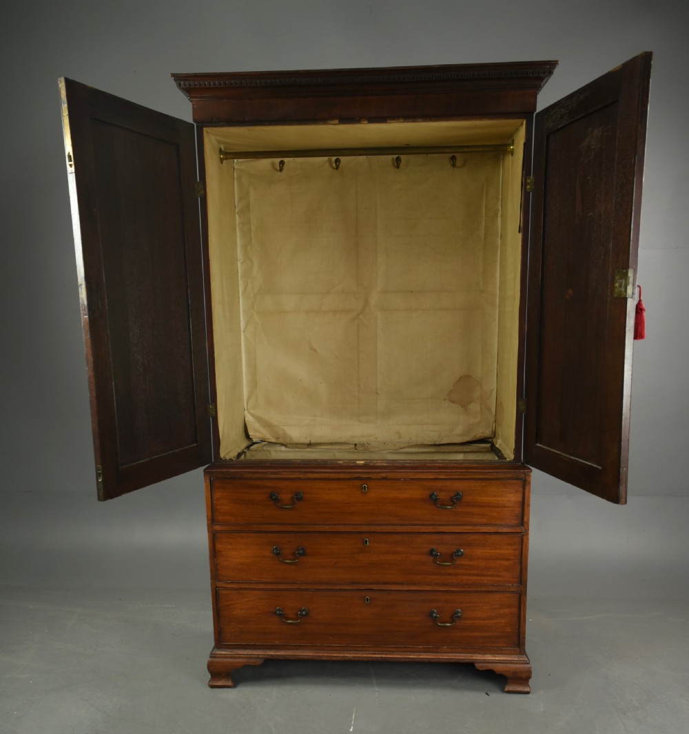 Georgian mahogany wardrobe  View IV