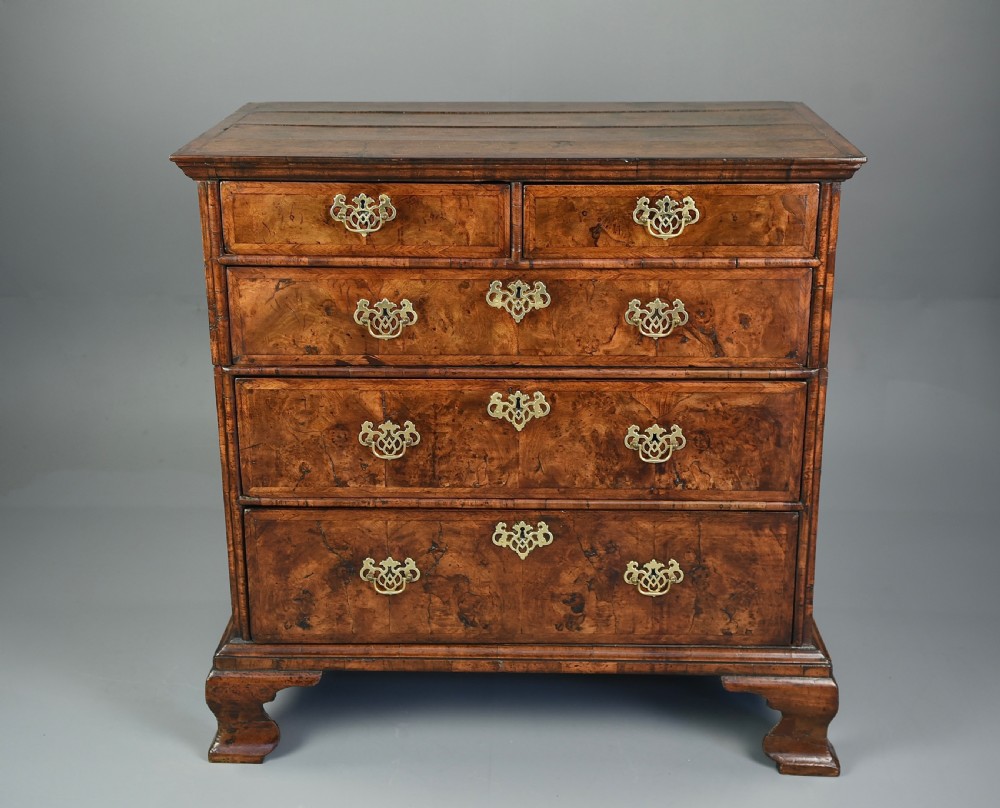 Queen Anne walnut chest of drawers 
