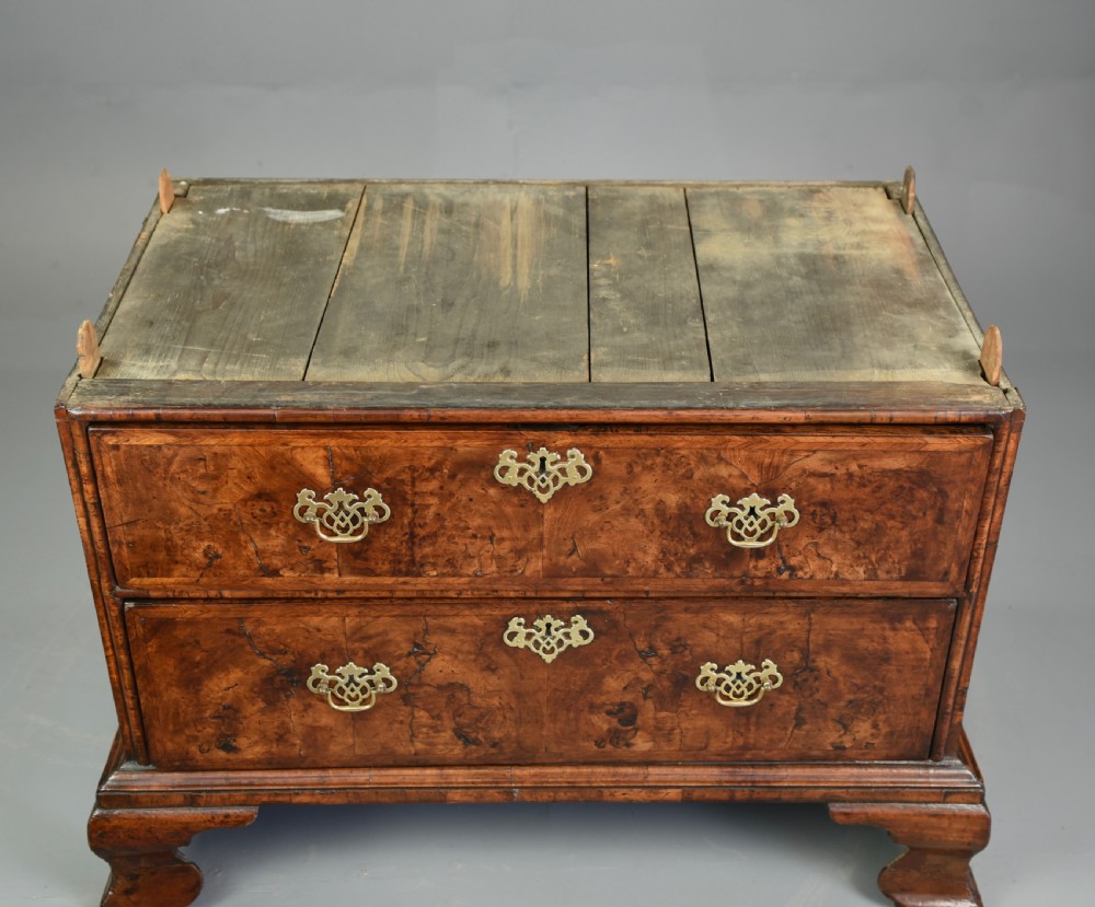 Queen Anne walnut chest of drawers  View X