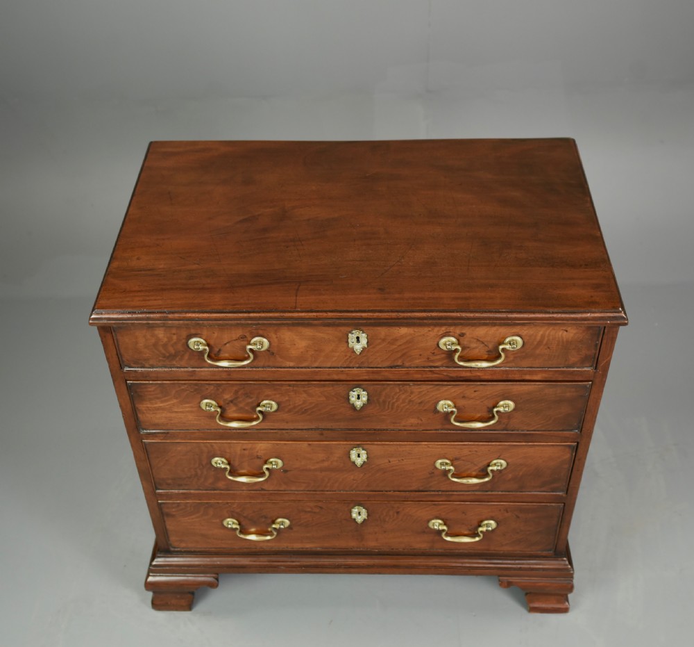 small Georgian mahogany chest of drawers  View IV