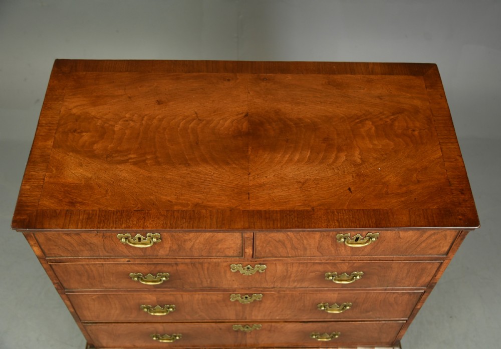 18th century walnut chest of drawers  View III