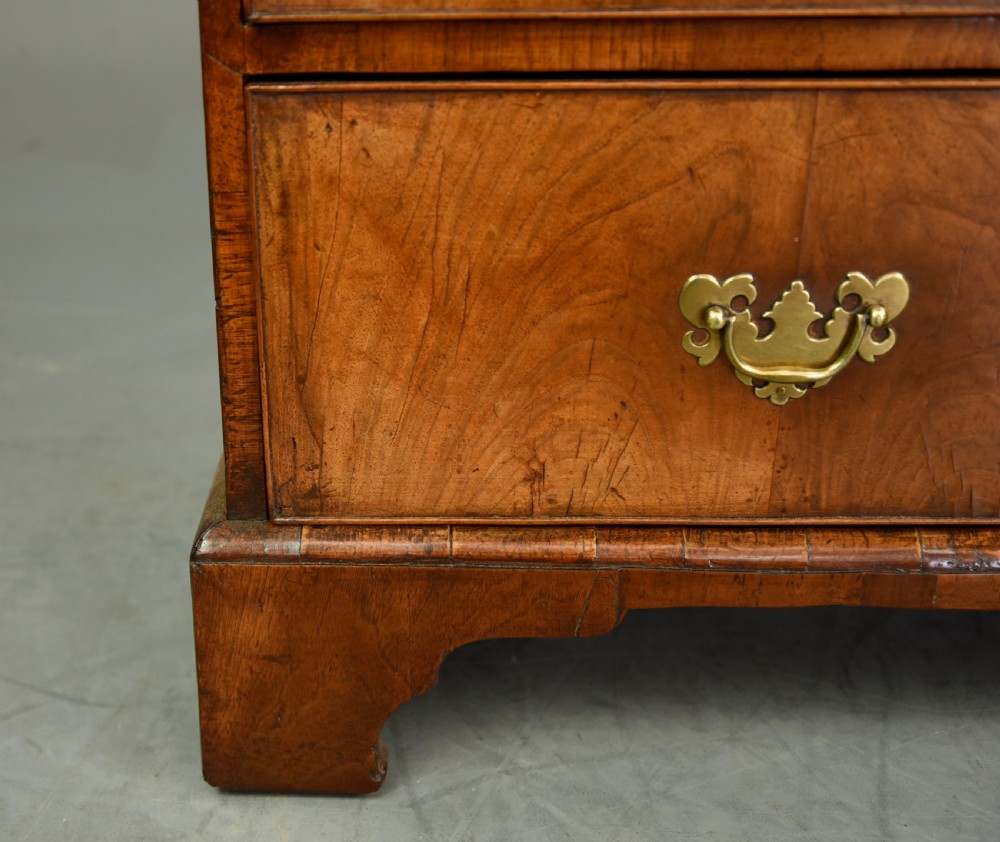 18th century walnut chest of drawers  View VI