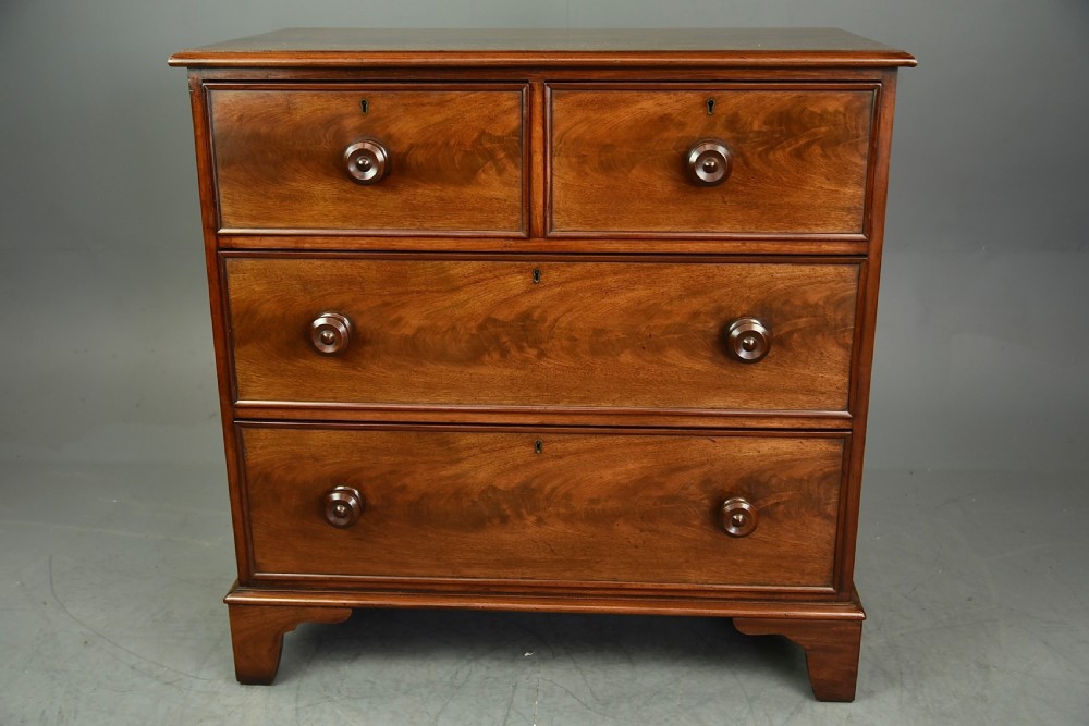 Victorian mahogany chest of drawers 