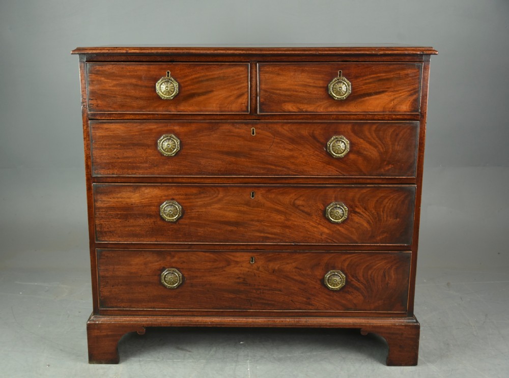 Georgian mahogany chest of drawers 