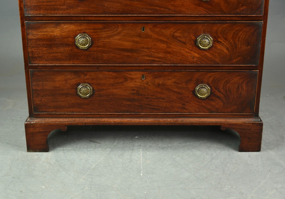 Georgian mahogany chest of drawers  View V