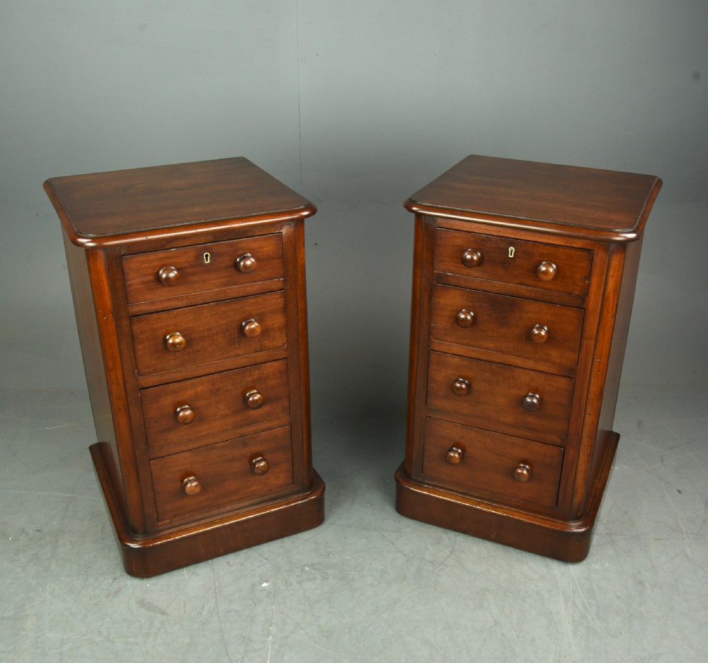 Pair of Victorian bedside chest of drawers 