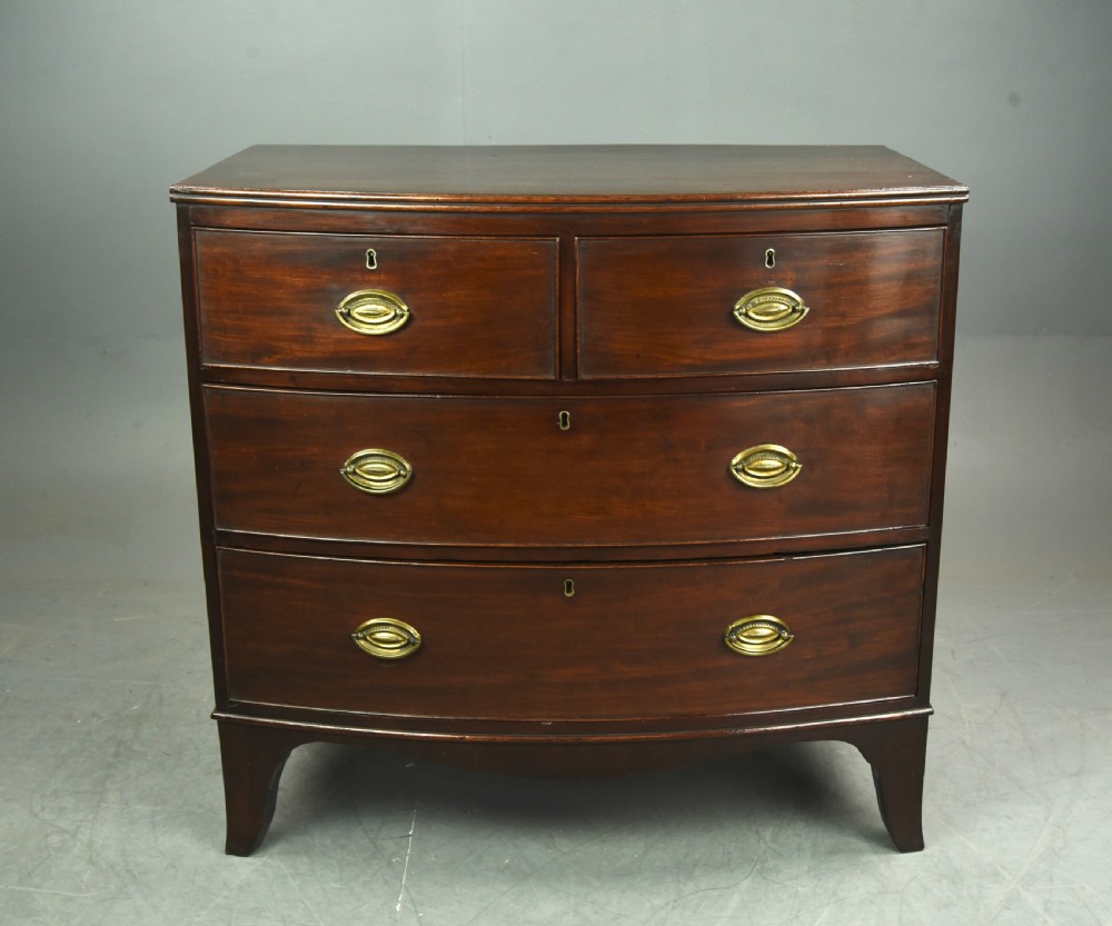 Small Georgian mahogany bow front chest of drawers 