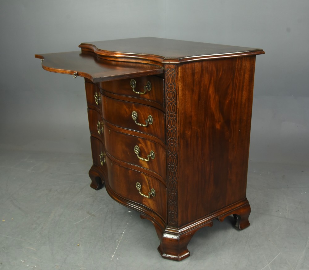 Antique Chippendale style serpentine chest of drawers  View V