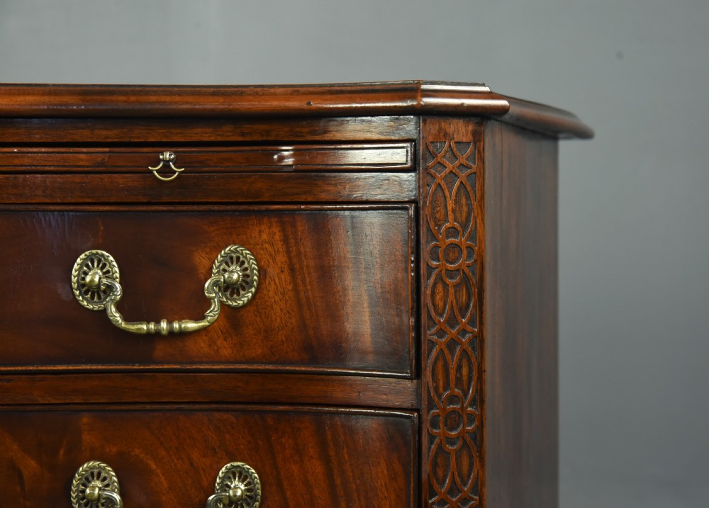 Antique Chippendale style serpentine chest of drawers  View VI